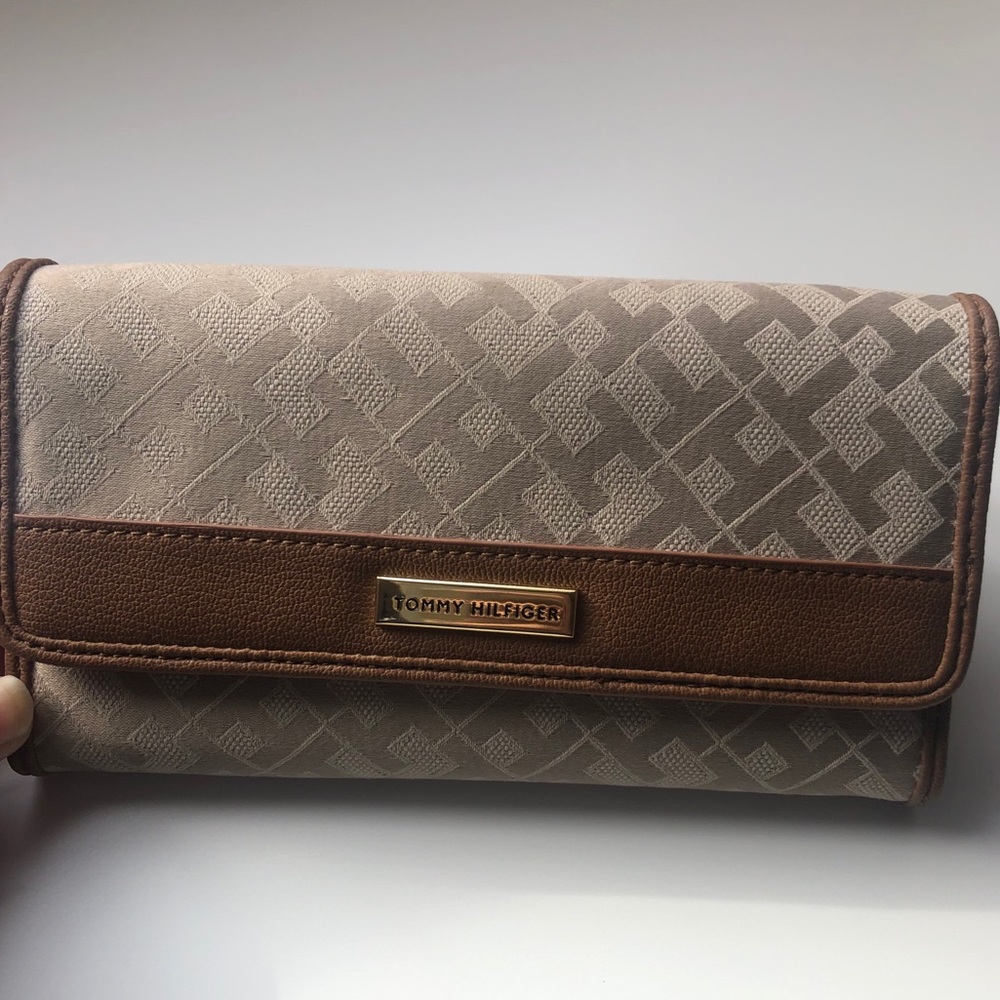 Tommy Hilfiger Beige Wallet